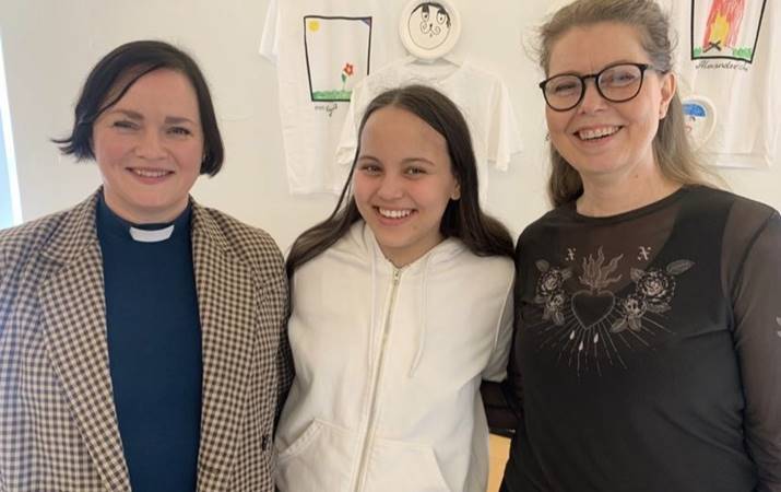 Sólveig Franklínsdóttir ásamt Evu Björk Valdimarsdóttur og  Margréti Mayu Osti eftir uppskeruhátið í Grensáskirkju