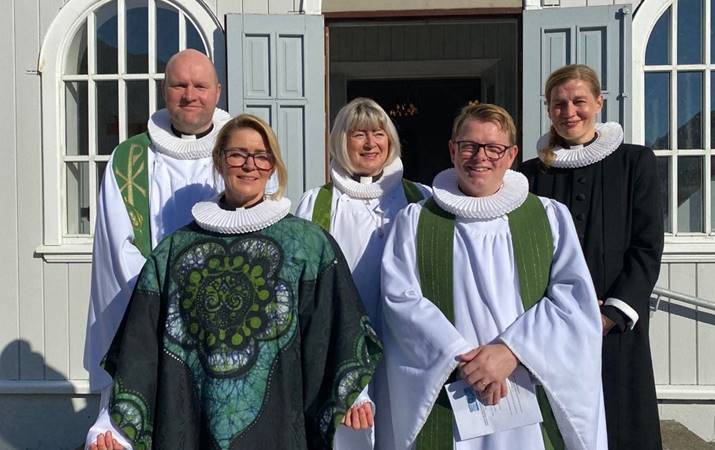 Fremri röð: sr. Bryndís Böðvarsdóttir, sr. Benjamín Hrafn Böðvarsson, aftari röð: sr. Alfreð Örn Finnsson, sr. Jóna Kristín Þorvaldsdóttir, sóknarprestur, og sr. Sigríður Rún Tryggvadóttir, prófastur