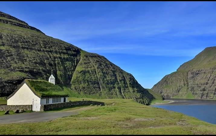 Kirkja í Færeyjum - Saksun - vígð 1858