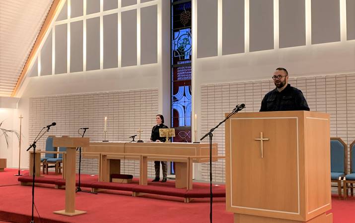 Helgi Guðnason, forstöðumaður Hvítasunnukirkjunnar Fíladelfíu, prédikaði, og sr. Eva Björk Valdimarsdóttir, þjónaði fyrir altari ásamt fleirum - mynd: hsh