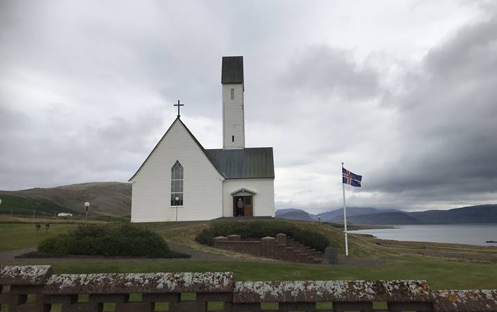 Hallgrímskirkja í Saurbæ á Hvalfjarðarströnd - aðrar  kirkjur í Garða- og Saurbæjarprestakalli eru á Akranesi, Leirá og Innra-Hólmi