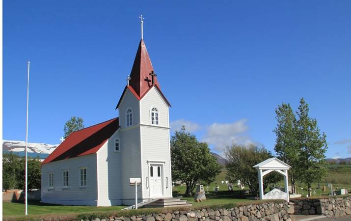 Grenivíkurkirkja - þýðandi sálmsins er fæddur í Dal á Grenivík