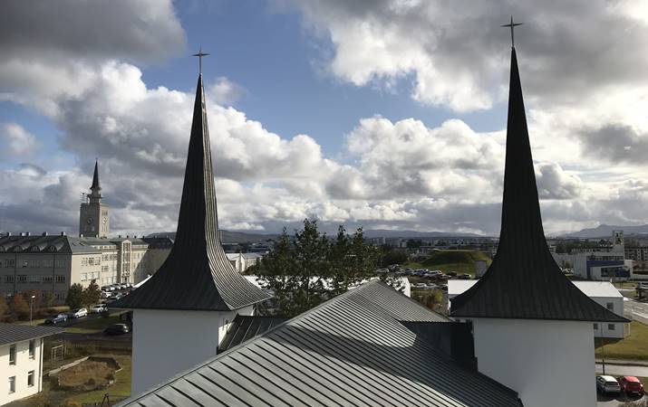 Háteigskirkja - skyldi einhver fara upp í turn í kirkjubrallinu?