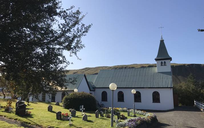 Lágafellskirkja - á morgun verða þar þrjár fermingarguðsþjónustur