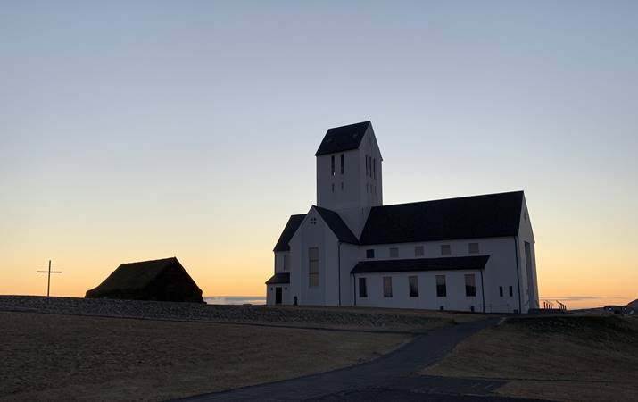 Kyrrð að kveldi yfir Skálholti