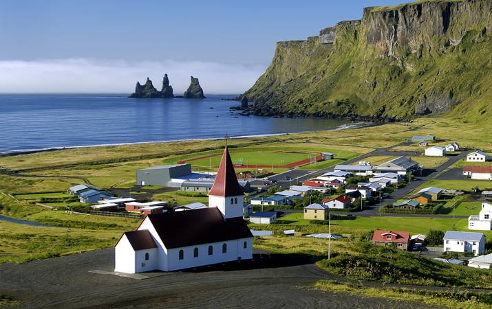 Víkurkirkja - falleg kirkja á fögrum stað